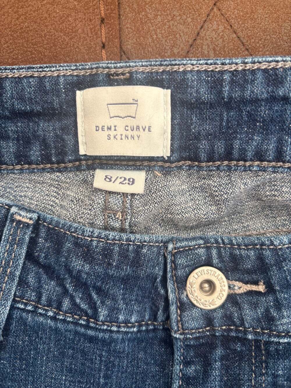 Lot of 3 Womens Designer Jeans - Levi's, American Eagle, and Express - Picture 2 of 7